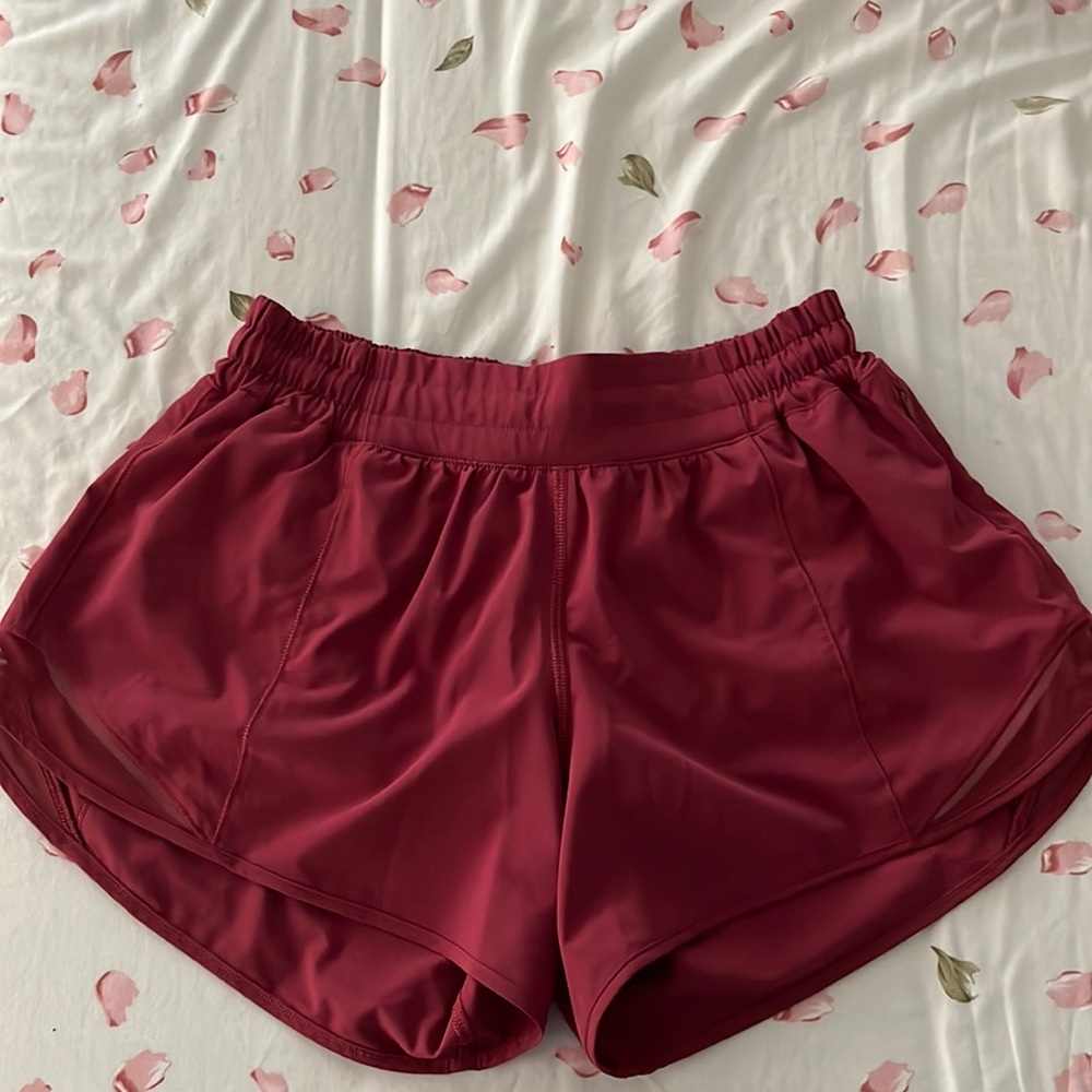 Lululemon Hotty Hot 4 inch shorts